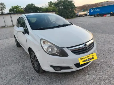 Usata Opel Corsa 86 CV (63 kW) 2010 Bianco Utilitaria