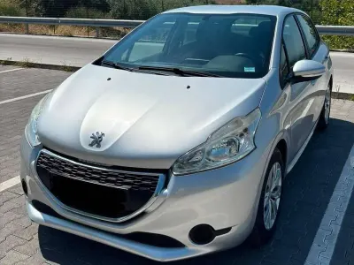 Usata Peugeot 208 Active 68 CV (50 kW) 2013 Argento Utilitaria