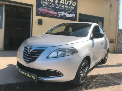 Usata Lancia Ypsilon 69 CV (50 kW) 2015 Argento Utilitaria