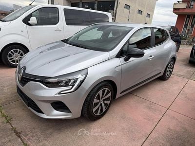 Usata Renault Clio V Equilibre 101 CV (74 kW) 2023 Gray Berlina