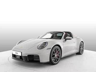 Nuova Porsche 911 480 CV (353 kW) 2026 Gesso/capote marrone Cabrio