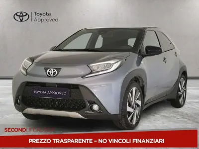 Usata Toyota Aygo X Lounge 72 CV (52 kW) 2025 Blu/azzurro SUV