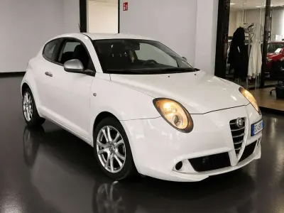 Usata Alfa Romeo MiTo Distinctive 105 CV (77 kW) 2011 Bianco Utilitaria