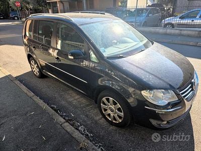 Begagnad VW Touran Highline 140 HK (102 kW) 2007 Svart Minibuss