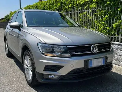 Usata VW Tiguan R-line 150 CV (110 kW) 2020 Argento SUV