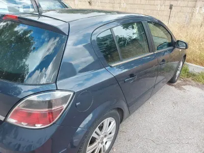 Usata Opel Astra 101 CV (74 kW) 2007 Berlina