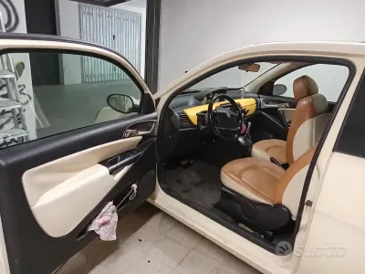 Usata Lancia Ypsilon 69 CV (50 kW) 2004 Bianco Utilitaria