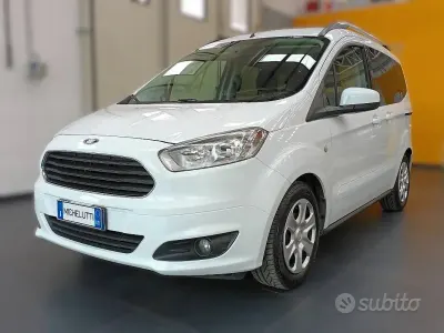 Usata Ford Tourneo Courier 100 CV (73 kW) 2015 Bianco Monovolume