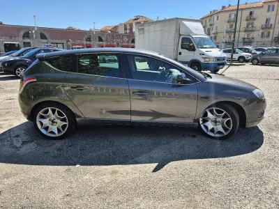 Usata Lancia Delta 120 CV (88 kW) 2013 Utilitaria