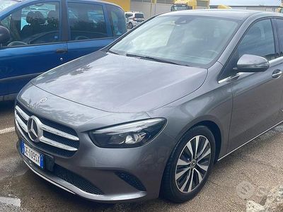 Usata Mercedes B180 116 CV (85 kW) 2021 Grigio Monovolume