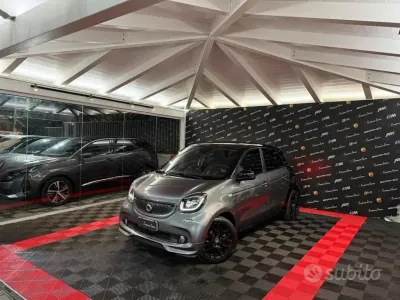 Usata Smart ForFour Superpassion 90 CV (66 kW) 2019 Grigio Utilitaria