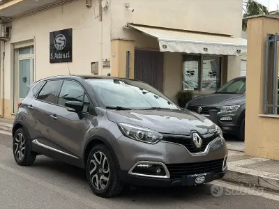 Usata Renault Captur 90 CV (66 kW) 2013 Grigio SUV