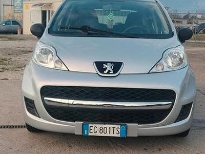 Grigio Usata 2011 Peugeot 107 Utilitaria | 4450 € (Buon prezzo)