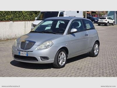 Usata Lancia Ypsilon 60 CV (44 kW) 2010 Argento Utilitaria