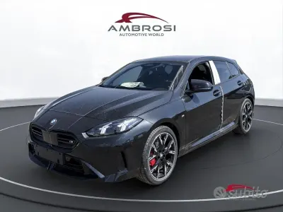 Nuova BMW M135 M Sport 300 CV (220 kW) 2026 Black sapphire metallizzato Utilitaria