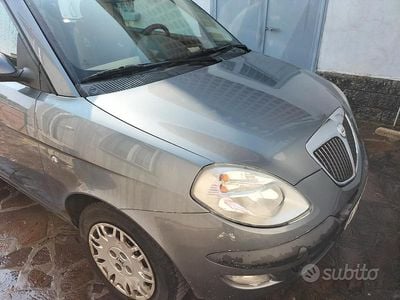 Usata Lancia Ypsilon 60 CV (44 kW) 2005 Grigio Utilitaria