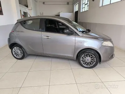 Usata Lancia Ypsilon Silver 69 CV (50 kW) 2012 Grigio Utilitaria