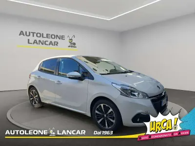 Usata Peugeot 208 Signature Sky 83 CV (61 kW) 2019 Grigio Utilitaria