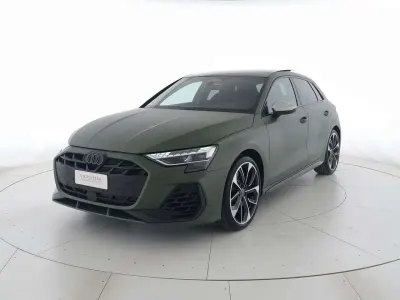Nuova Audi S3 Sport 333 CV (244 kW) 2026 Exclusive  verde distretto op Berlina