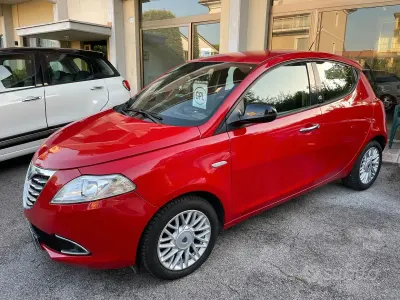 Usata Lancia Ypsilon Gold 69 CV (50 kW) 2012 Rosso Utilitaria