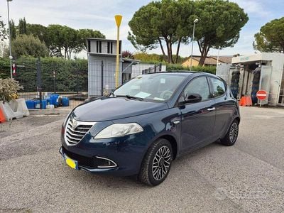 Usata Lancia Ypsilon 69 CV (50 kW) 2015 Blu Utilitaria