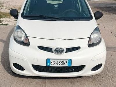 Usata Toyota Aygo Connect Style 67 CV (49 kW) 2012 Bianco Utilitaria
