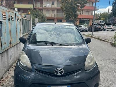 Usata Toyota Aygo 68 CV (50 kW) 2012 Grigio Utilitaria