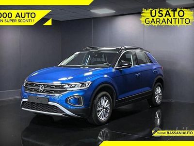 Usata VW T-Roc Life 110 CV (80 kW) 2022 Blu SUV