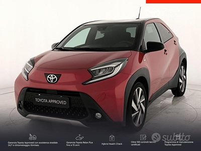 Usata Toyota Aygo X Lounge 72 CV (52 kW) 2022 Chili red & black met SUV