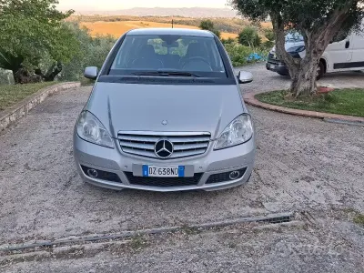 Usata Mercedes A180 Avantgarde 116 CV (85 kW) 2010 Grigio Berlina