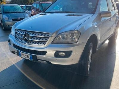 Usata Mercedes ML420 306 CV (225 kW) 2007 Grigio SUV