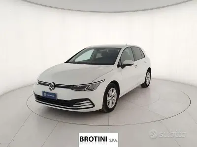 Usata VW Golf VIII Life 131 CV (96 kW) 2022 Bianco Berlina