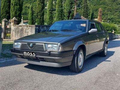 Usata Alfa Romeo 75 145 CV (106 kW) 1988 Grigio Berlina