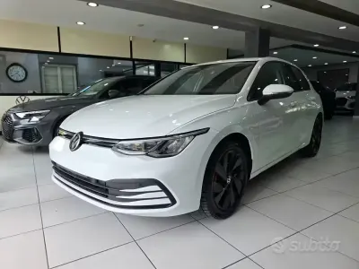 Usata VW Golf VIII Life 150 CV (110 kW) 2022 Bianco Berlina