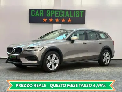 Usata Volvo V60 CC Pro 190 CV (139 kW) 2019 Grigio Station wagon