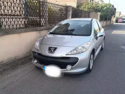 Usata Peugeot 207 68 CV (50 kW) 2009 Berlina
