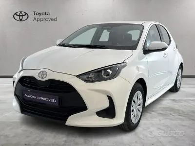 Usata Toyota Yaris Hybrid Active 92 CV (67 kW) 2025 Bianco Berlina