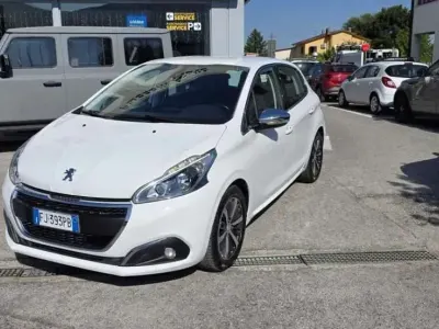 Usata Peugeot 208 Allure 75 CV (55 kW) 2017 Bianco Utilitaria
