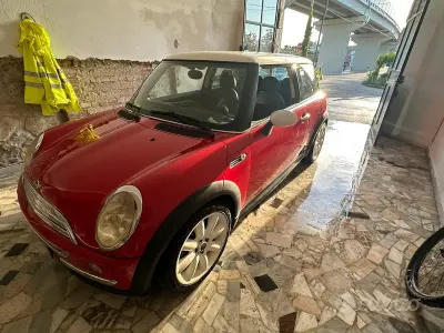 Usata Mini Cooper 75 CV (55 kW) 2004 Rosso Utilitaria