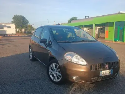 Usata Fiat Punto 75 CV (55 kW) 2009 Marrone Utilitaria