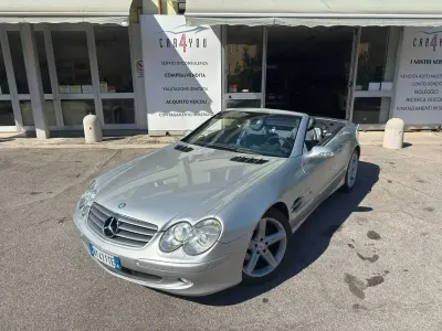 Usata Mercedes SL500 306 CV (225 kW) 2002 Argento Cabrio