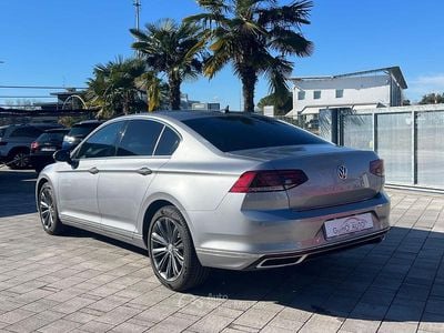 Usata VW Passat Executive 190 CV (139 kW) 2020 Grigio Berlina