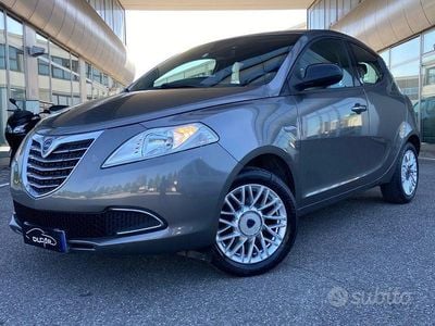 Begagnad Lancia Ypsilon Gold 69 HK (50 kW) 2014 Grå Halvkombi