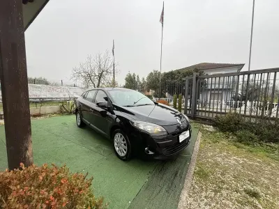 Käytetty Renault Mégane 110 HP (80 kW) 2012 Musta Viistoperä