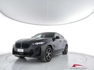 Usado BMW X6 M Sport 298 HP (219 kW) 2025 Cinzento SUV
