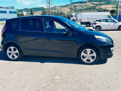 Usata Renault Scenic E-Tech 106 CV (77 kW) 2011 Nero Monovolume