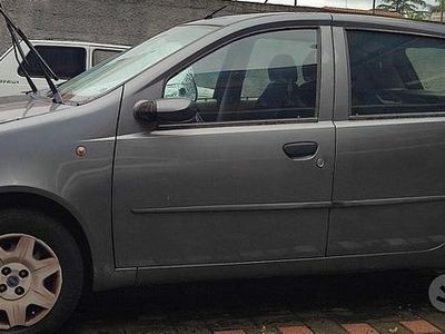 Grigio Usata 2004 Fiat Punto Utilitaria | 2200 € (Cara)