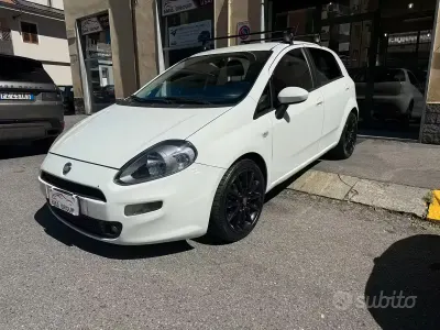 Usata Fiat Grande Punto 75 CV (55 kW) 2015 Bianco Utilitaria