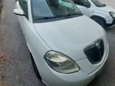 Usata Lancia Ypsilon 60 CV (44 kW) 2008 Bianco Utilitaria