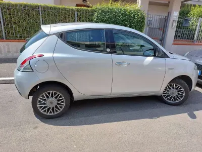 Usata Lancia Ypsilon Gold 80 CV (58 kW) 2013 Utilitaria